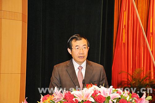 市六届人大一次会议隆重开幕郑雁雄主持大会吴紫骊作政府工作报告